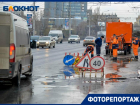 Ремонт ям в лужах на Астраханском мосту в объективе фотографа