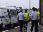 Восемь работников аэропорта Волгограда обворовывали багаж пассажиров: задержание попало на видео