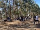 Пепелище и горы мусора оставили после себя волгоградские студенты после празднования Дня знаний на святом месте 