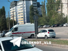 Легковушка влетела в скорую помощь в Волгограде 