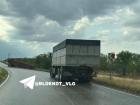 Фура улетела с мокрой трассы под Волгоградом – видео 