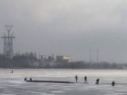 Волгоградские рыбаки снова рискнули выйти на лед, забыв о недавнем ЧП