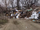 Трехметровую свалку сняли на видео в Волгограде: наступает на жилые дома