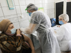 Работники какой сферы чаще всего вакцинируются от COVID-19, названо в Волгоградской области 