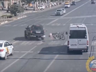 Внедорожник снес велосипедистку в Волжском: шок-видео