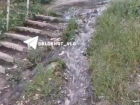 «Вода шурует по асфальту»: несколько домов в Волгограде оставили с сухими кранами 