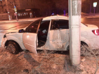 Машину "намотало" на столб: Kia Rio с пьяным водителем разбилась в Волгоградской области