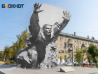 Тогда и сейчас: памятник в Волгограде, где рядовой пожертвовал своей жизнью