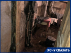 «Уже треснула стена», – в подвале волгоградского дома несколько дней течет труба