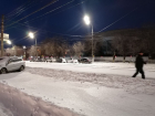 В битве со снегом в Волгограде пожертвовали пешеходами