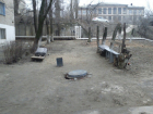 Волгоградец: ЖКХ Советского района превратил наш двор в «бомжатник»