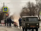 Выбивающийся из-под земли "гейзер" в Волгограде сняли на видео