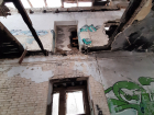 Пережившая Сталинградскую битву заброшенная школа загорелась в Волгограде