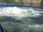 Пугающее видео с огромной водяной воронкой сняли под Волгоградом