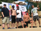 Английские болельщики развернули свой флаг на волгоградском пляже