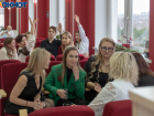 Участницы «Миссис Блокнот Волгоград-2023» пересчитали зубы улиткам
