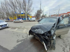 Lada отбросило на тротуар: видео жёсткого ДТП в Волгограде