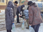 После недельного отсутствия ХВС волгоградцы массово жалуются на запах хлорки