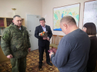 В Волгоградской области родным погибших в зоне СВО бойцов передали ордена Мужества
