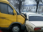 В Волгограде в ДТП маршрутки 15с и ВАЗ-2107 пострадали двое