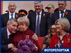 Пахмутова и блеск орденов: кто стал главным гостем парада Победы в Волгограде