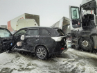 Десять машин столкнулись на трассе в Волгоградской области: видео