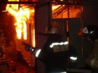 Павильон с сосисками сгорел дотла на севере Волгограда
