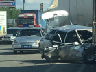 Страшная авария с легковушкой и двумя "Газелями" попала на видео в Волгограде