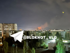 "Срочно закрывайте окна!": заброшенный дом охватило огнем в Волгограде 