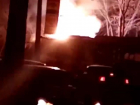 Искры в разные стороны: в Волгограде на остановке загорелся трамвай и попал на видео