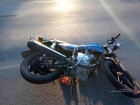 Мотоцикл с 12-летней пассажиркой влетел под Lada в Волгоградской области 