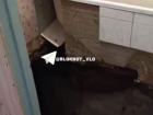 Пол в ванной обрушился в волгоградской квартире во время капремонта