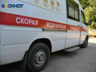 Пятилетняя девочка на детском самокате влетела под колеса Mercedes в Волгограде