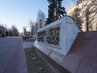 Объект культурного наследия разрушается на Аллее Героев в центре Волгограда