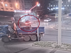 Появилось видео со Skoda, влетевшей в торговый павильон в Волгограде