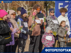 Тюльпаново-мимозную битву устроили 90 человек в волгоградском парке
