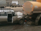 В Волгограде "ВАЗ-2107" влетел в стоявший бензовоз