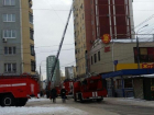 Пожарные спасли ребенка и четверых взрослых из горящей многоэтажки в Волгограде