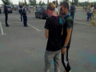 Волгоградцев после фестиваля красок не пускали в туалеты «Акварели»