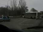 Пассажирский автобус протаранил ВАЗ-2114 на юге Волгограда
