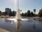 Около «Парк Хауса» в Волгограде из-под земли бьет незапланированный фонтан