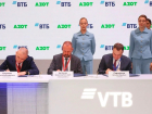 ВТБ и ГК «АЗОТ» подписали меморандум о намерениях по проектному финансированию завода по производству аммиака и карбамида на ПМЭФ-2025