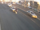 Отечественная легковушка на скорости сбила волгоградку на пешеходном переходе
