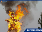 Тысячи волгоградцев собрались на огненные проводы зимы с 8-метровым чучелом 