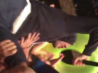 Макс Корж упал в толпу поклонников на концерте в Волжском
