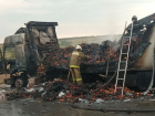 На трассе в Волгоградской области выгорела фура с фруктами
