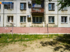 Годовалый ребенок умер через месяц после падения с пятого этажа в Волгоградской области