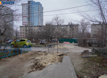 Советские гаражи рядом с «хрущевками» и квартирами за 49 млн: как живут по соседству с Мамаевым курганом