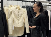 Костюм с мини-юбкой: грамотная инвестиция в ваш гардероб