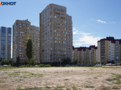 Незнакомец пытался ворваться ночью в высотку в Волгограде
